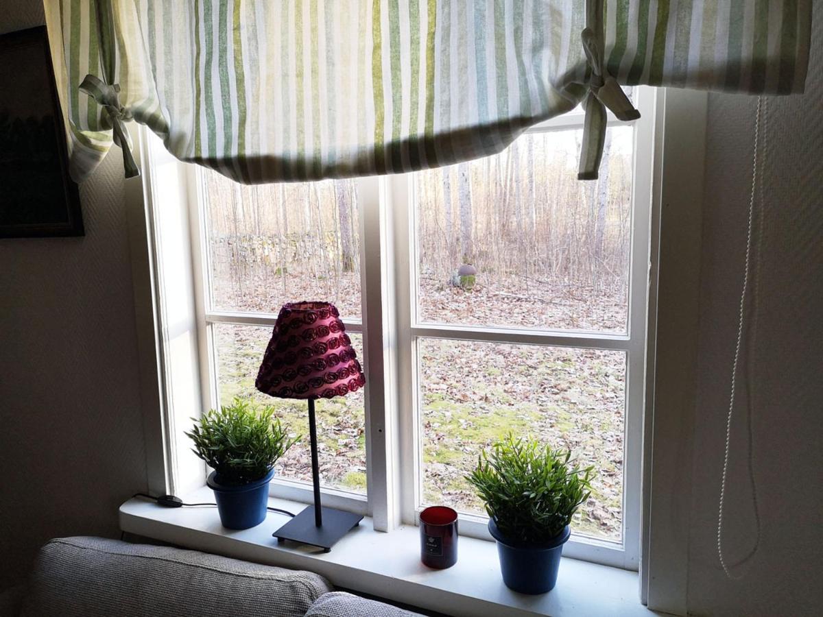 Mysig Stuga Med Oeppen Spis Och Uteplats Fröseke Exterior foto