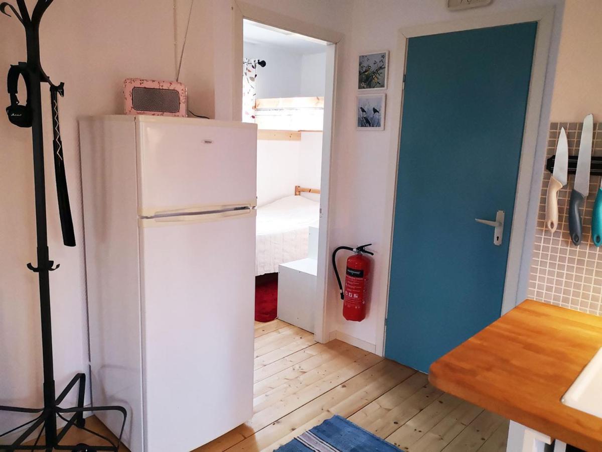 Mysig Stuga Med Oeppen Spis Och Uteplats Fröseke Exterior foto