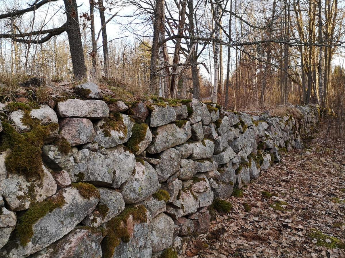 Mysig Stuga Med Oeppen Spis Och Uteplats Fröseke Exterior foto