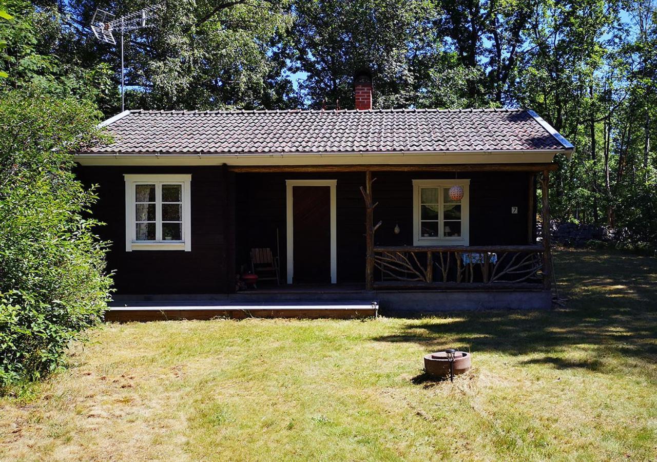 Mysig Stuga Med Oeppen Spis Och Uteplats Fröseke Exterior foto