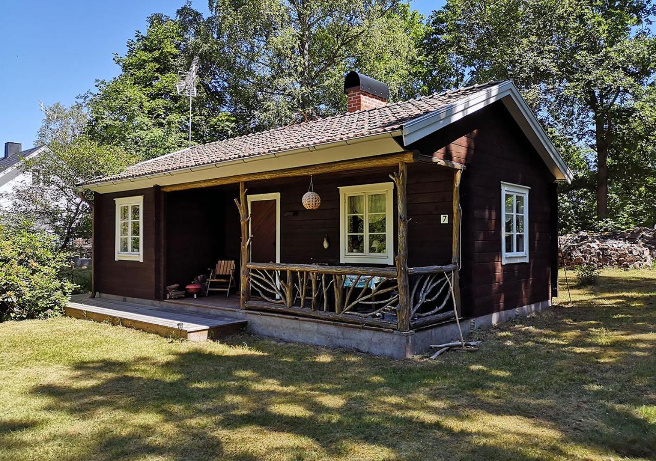 Mysig Stuga Med Oeppen Spis Och Uteplats Fröseke Exterior foto