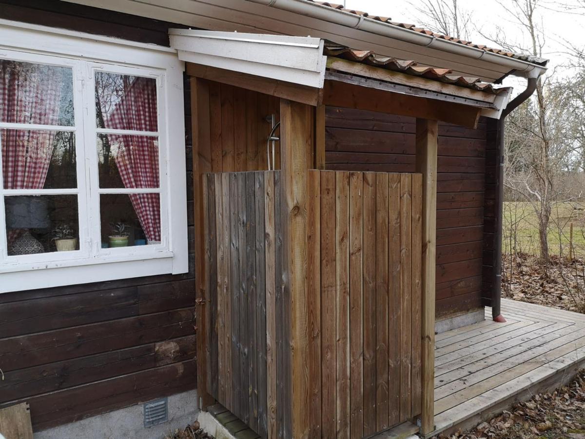 Mysig Stuga Med Oeppen Spis Och Uteplats Fröseke Exterior foto